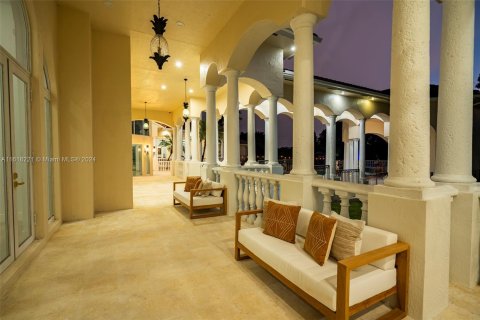 Villa ou maison à vendre à Weston, Floride: 10 chambres, 1327.95 m2 № 1239462 - photo 19