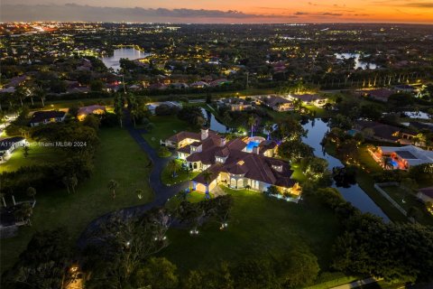 Villa ou maison à vendre à Weston, Floride: 10 chambres, 1327.95 m2 № 1239462 - photo 7