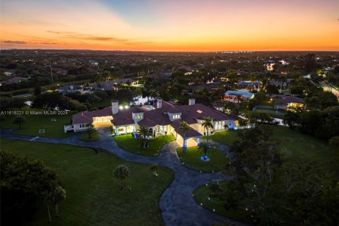 Villa ou maison à vendre à Weston, Floride: 10 chambres, 1327.95 m2 № 1239462 - photo 5