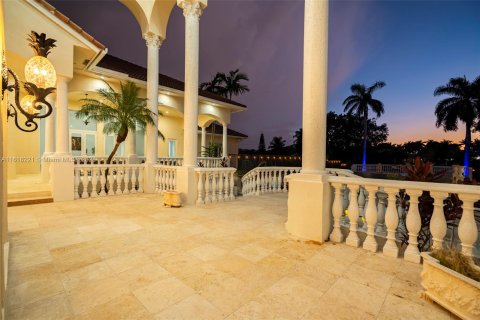 Villa ou maison à vendre à Weston, Floride: 10 chambres, 1327.95 m2 № 1239462 - photo 21