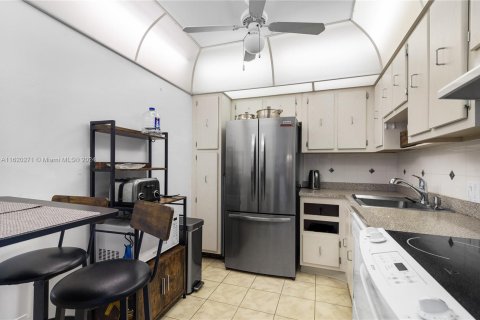 Condo in Aventura, Florida, 2 bedrooms  № 1241257 - photo 7