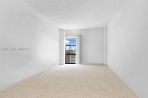 Condo in Aventura, Florida, 2 bedrooms  № 1241257 - photo 9