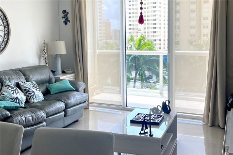 Condominio en venta en Hallandale Beach, Florida, 2 dormitorios, 100.89 m2 № 1360715 - foto 6