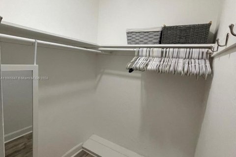 Condo in Miami Beach, Florida, 1 bedroom  № 1378989 - photo 8