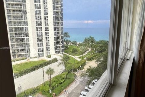 Condominio en venta en Sunny Isles Beach, Florida, 33.44 m2 № 1378987 - foto 3