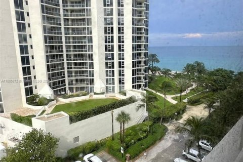 Condominio en venta en Sunny Isles Beach, Florida, 33.44 m2 № 1378987 - foto 1