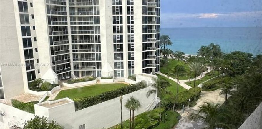 Studio à Condo à Sunny Isles Beach, Floride  № 1378987