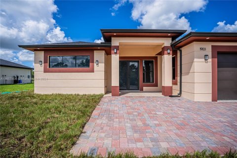 Villa ou maison à vendre à Lehigh Acres, Floride: 3 chambres, 191.66 m2 № 1359037 - photo 2