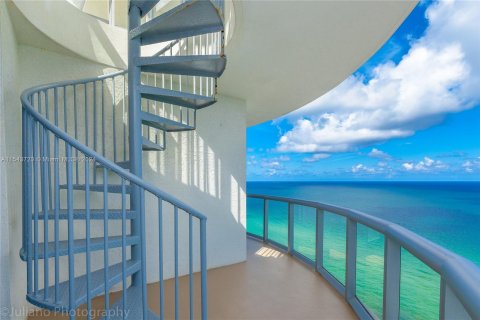Copropriété à vendre à Sunny Isles Beach, Floride: 2 chambres, 111.58 m2 № 1044807 - photo 25