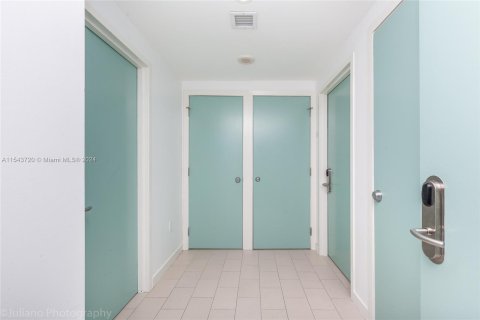 Condominio en venta en Sunny Isles Beach, Florida, 2 dormitorios, 111.58 m2 № 1044807 - foto 4