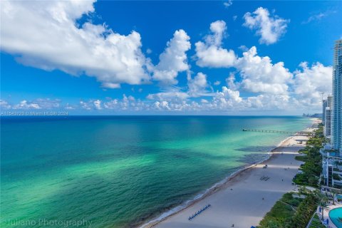 Condo in Sunny Isles Beach, Florida, 2 bedrooms  № 1044807 - photo 24