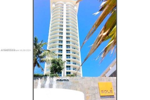 Condominio en venta en Sunny Isles Beach, Florida, 2 dormitorios, 111.58 m2 № 1044807 - foto 1