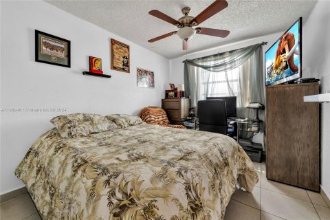 Adosado en venta en Hialeah, Florida, 3 dormitorios, 157.19 m2 № 1381808 - foto 21