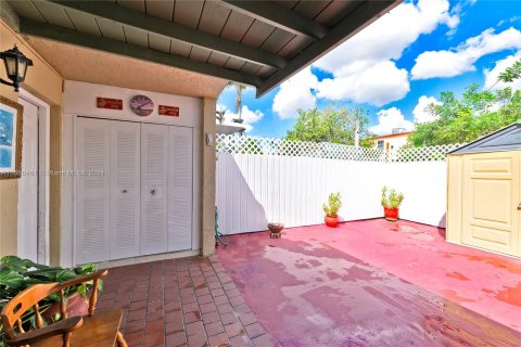 Townhouse in Hialeah, Florida 3 bedrooms, 157.19 sq.m. № 1381808 - photo 26