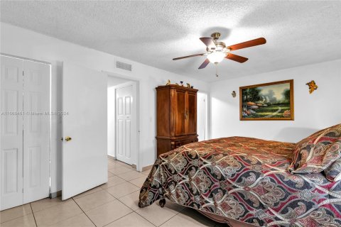 Townhouse in Hialeah, Florida 3 bedrooms, 157.19 sq.m. № 1381808 - photo 17