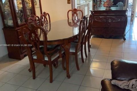 Adosado en venta en Hialeah, Florida, 3 dormitorios, 157.19 m2 № 1381808 - foto 5