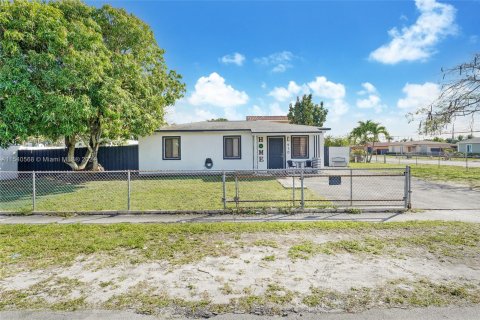 Villa ou maison à vendre à Hialeah, Floride: 4 chambres, 86.96 m2 № 1033539 - photo 7