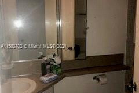 Condo in Miami, Florida, 1 bedroom  № 1099213 - photo 14