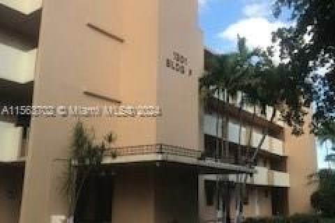 Condominio en venta en Miami, Florida, 1 dormitorio, 83.43 m2 № 1099213 - foto 1