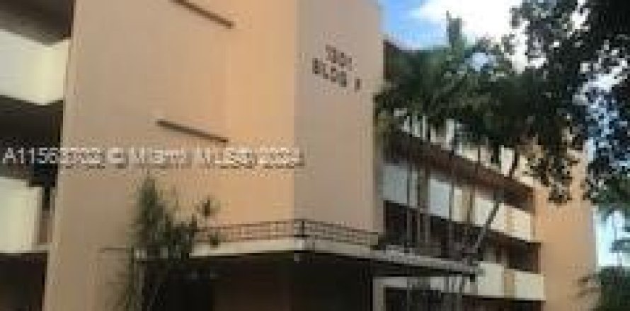 Condominio en Miami, Florida, 1 dormitorio  № 1099213