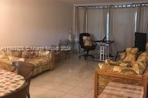 Condominio en venta en Miami, Florida, 1 dormitorio, 83.43 m2 № 1099213 - foto 3