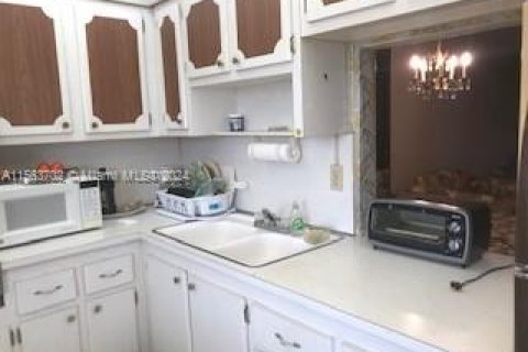 Condo in Miami, Florida, 1 bedroom  № 1099213 - photo 6