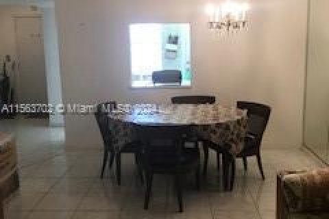 Condominio en venta en Miami, Florida, 1 dormitorio, 83.43 m2 № 1099213 - foto 4