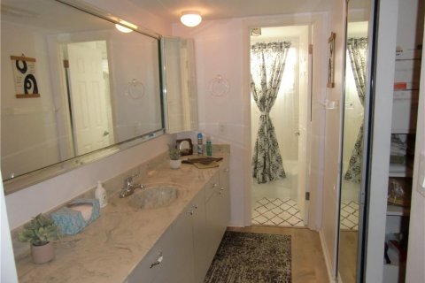 Condo in Lauderdale Lakes, Florida, 2 bedrooms  № 1070489 - photo 13