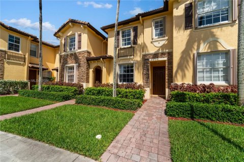 Copropriété à vendre à Cutler Bay, Floride: 2 chambres, 119.84 m2 № 1305376 - photo 2