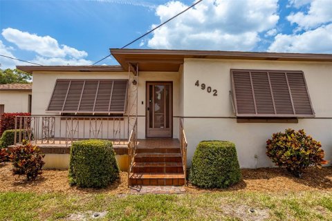 Villa ou maison à vendre à Tampa, Floride: 2 chambres, 114.83 m2 № 1296286 - photo 2