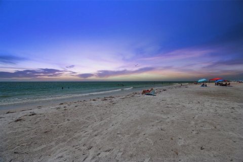 Adosado en venta en Redington Shores, Florida, 2 dormitorios, 114.92 m2 № 1296355 - foto 9