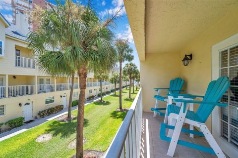 Townhouse in Redington Shores, Florida 2 bedrooms, 114.92 sq.m. № 1296355 - photo 29