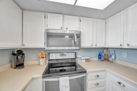 Townhouse in Redington Shores, Florida 2 bedrooms, 114.92 sq.m. № 1296355 - photo 27