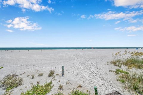 Adosado en venta en Redington Shores, Florida, 2 dormitorios, 114.92 m2 № 1296355 - foto 6