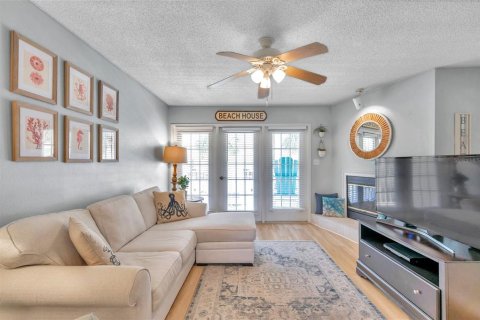 Townhouse in Redington Shores, Florida 2 bedrooms, 114.92 sq.m. № 1296355 - photo 11