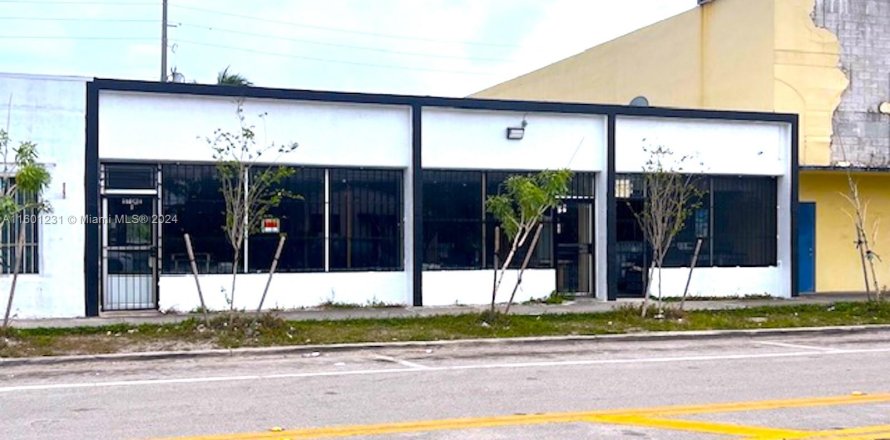 Immobilier commercial à Opa-locka, Floride № 1216497