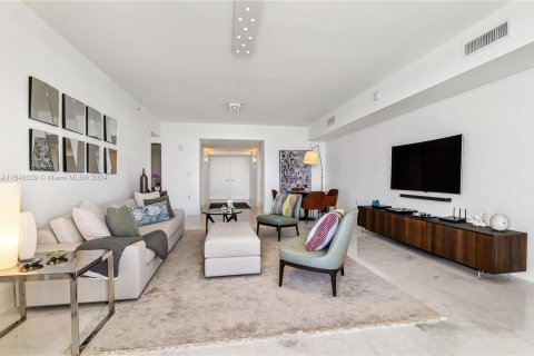 Condominio en venta en Sunny Isles Beach, Florida, 3 dormitorios, 221.39 m2 № 1033221 - foto 14