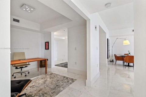 Condominio en venta en Sunny Isles Beach, Florida, 3 dormitorios, 221.39 m2 № 1033221 - foto 5