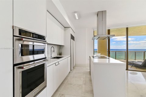Condominio en venta en Sunny Isles Beach, Florida, 3 dormitorios, 221.39 m2 № 1033221 - foto 7