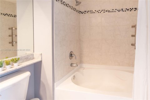 Condo in Aventura, Florida, 3 bedrooms  № 1033259 - photo 12