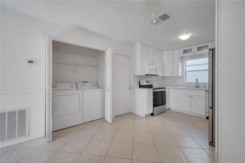 Casa en venta en Orlando, Florida, 4 dormitorios, 155.8 m2 № 1385004 - foto 11