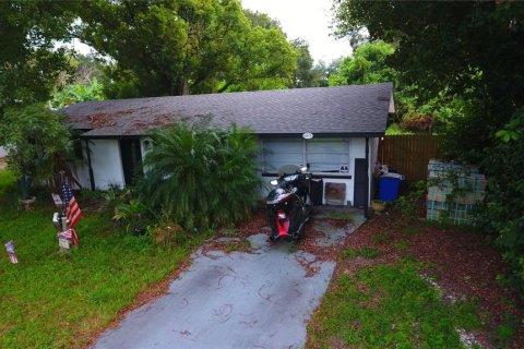 House in Zephyrhills, Florida 2 bedrooms, 117.06 sq.m. № 1359221 - photo 1