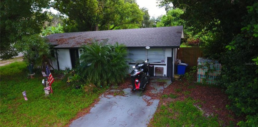 House in Zephyrhills, Florida 2 bedrooms, 117.06 sq.m. № 1359221