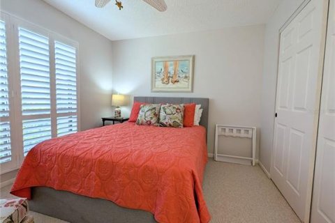 Condo in Indian Shores, Florida, 2 bedrooms  № 1358265 - photo 16