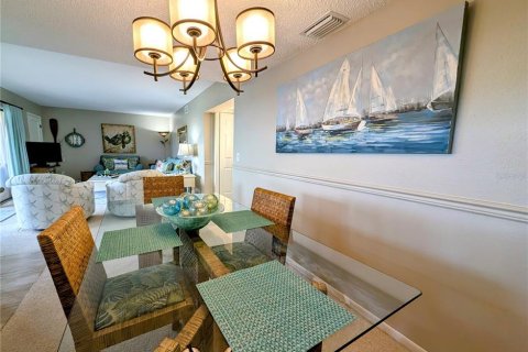 Condo in Indian Shores, Florida, 2 bedrooms  № 1358265 - photo 11