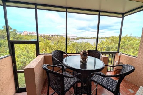 Condo in Indian Shores, Florida, 2 bedrooms  № 1358265 - photo 23