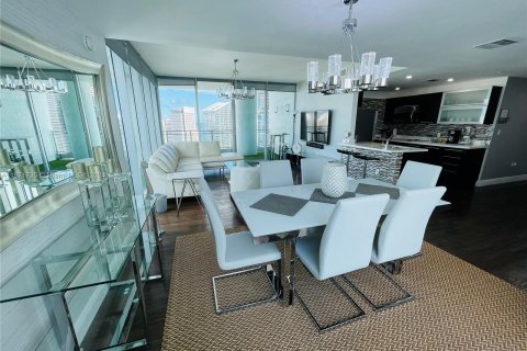 Condo in Miami, Florida, 3 bedrooms  № 1397414 - photo 9