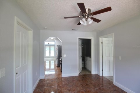 House in Moore Haven, Florida 4 bedrooms, 211.07 sq.m. № 1090845 - photo 5