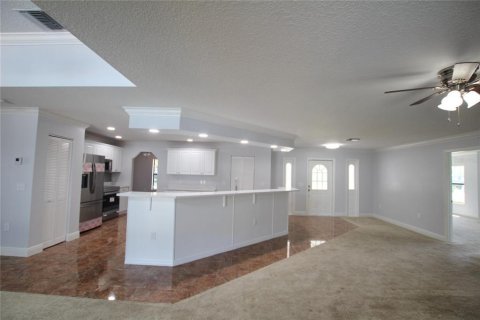 House in Moore Haven, Florida 4 bedrooms, 211.07 sq.m. № 1090845 - photo 17
