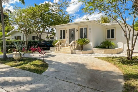 House in Hollywood, Florida 3 bedrooms, 185.62 sq.m. № 1161210 - photo 1